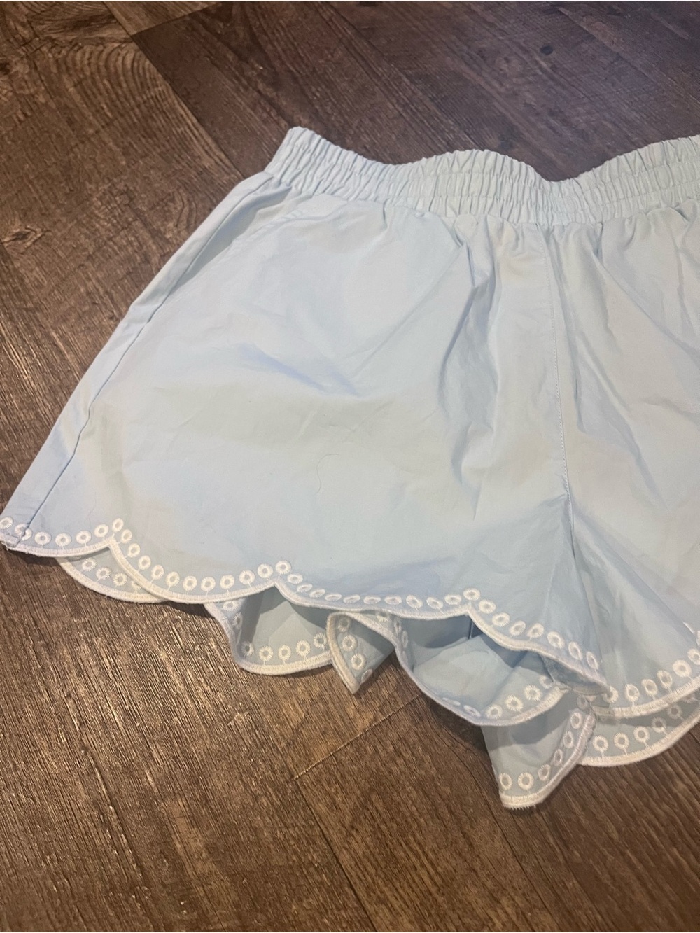 Brand New French Connection scalloped shorts with pockets Medium